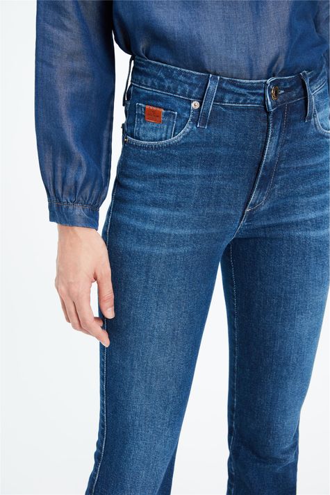 calça jeans flare damyller