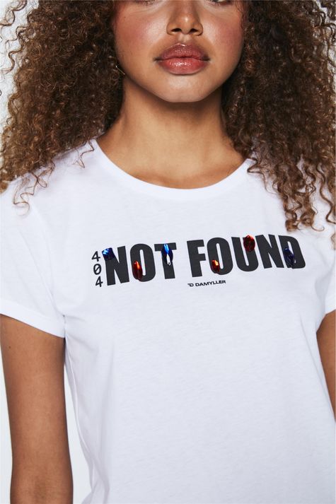 Camiseta-com-Estampa-Not-Found-Feminina-Detalhe--