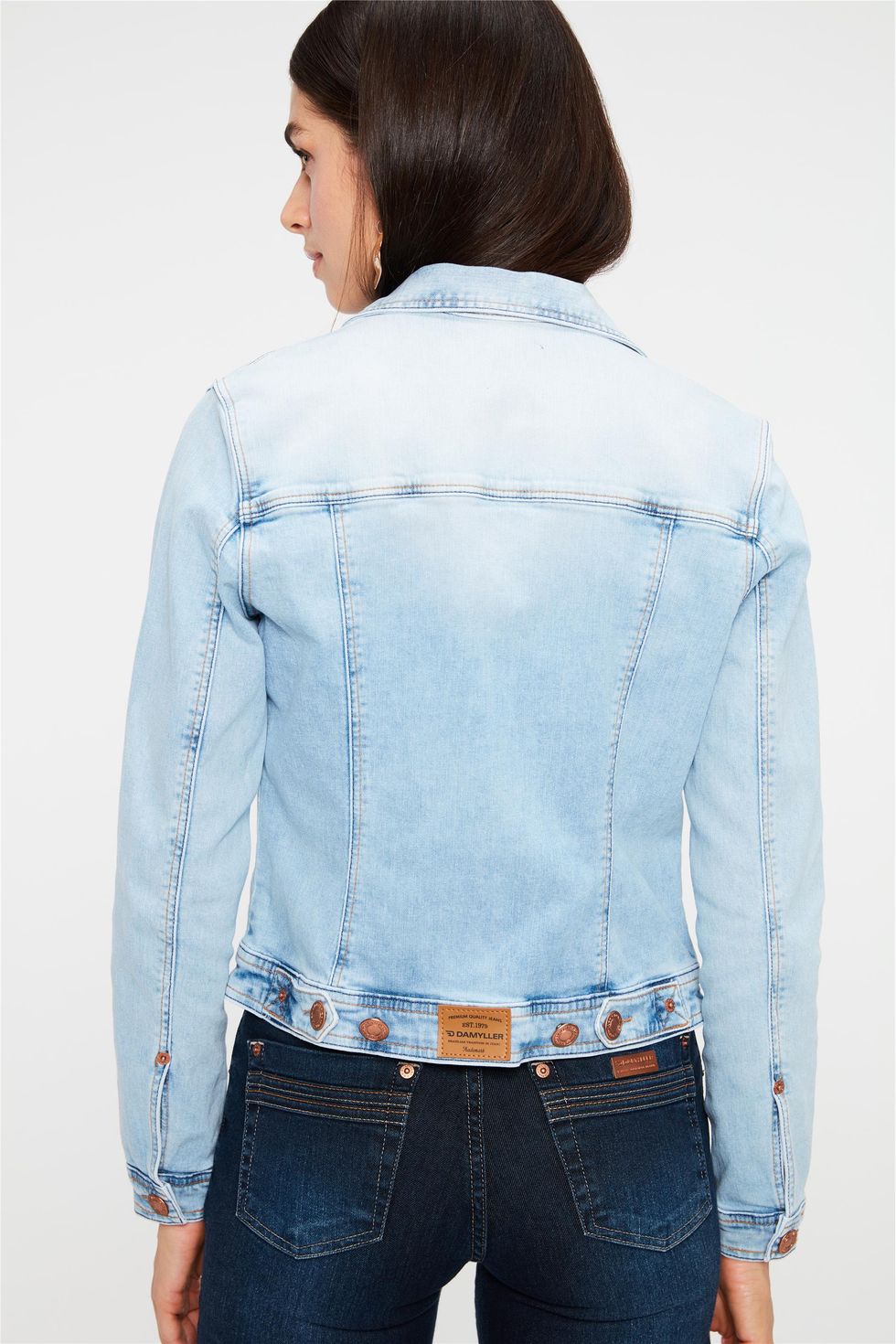 jaqueta jeans com estampa nas costas