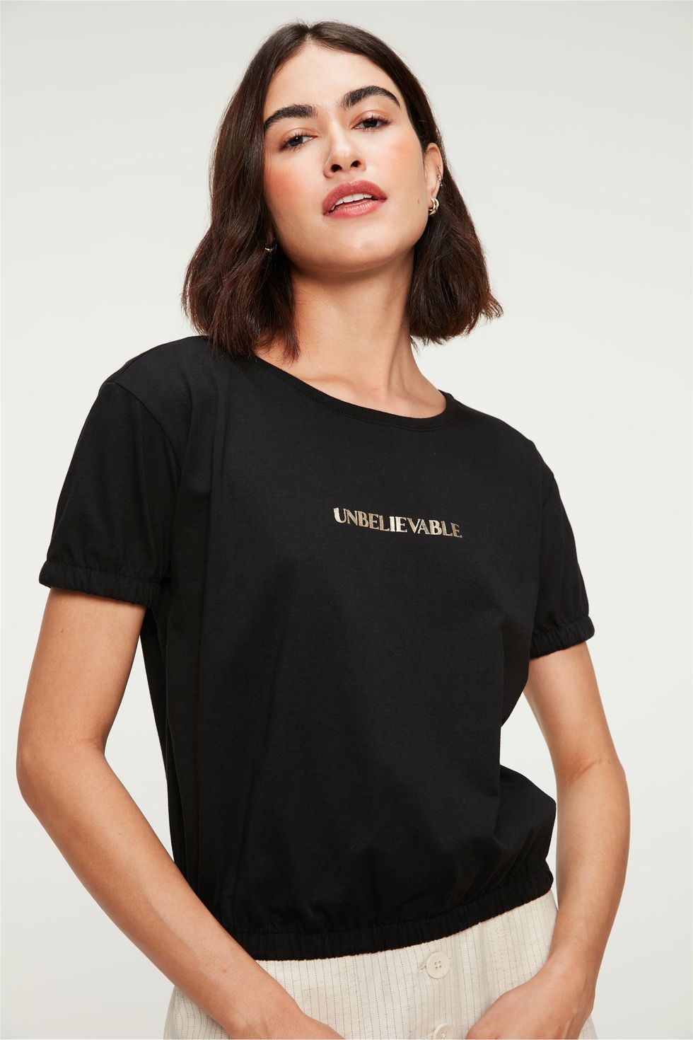Camiseta-Cropped-Estampa-Unbelievable-Frente--