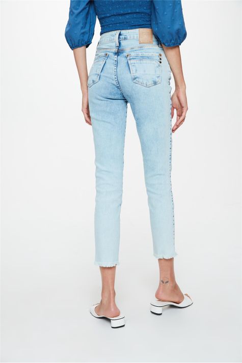 Calca-Jeans-Claro-Skinny-com-Destroyed-Detalhe--