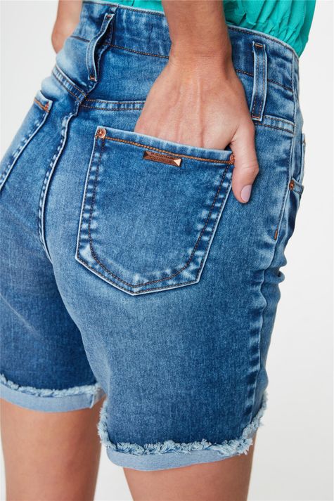 Bermuda-Jeans-Justa-Barra-Dobrada-C15-Detalhe-1--
