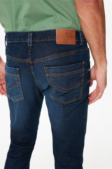 calca-jeans-escura-marcacoes-masculina-Detalhe-1--