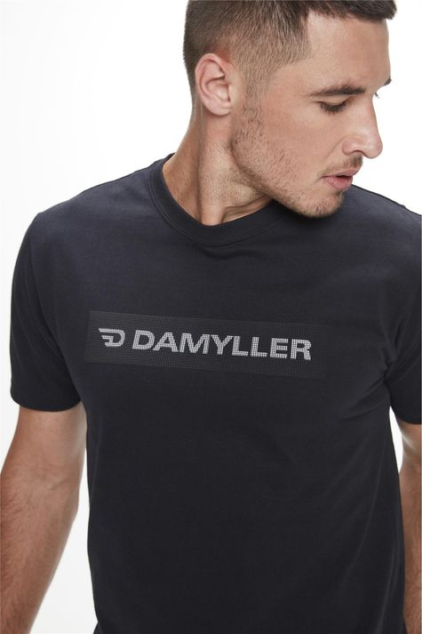 Camiseta-com-Estampa-Damyller-Frontal-Detalhe-1--