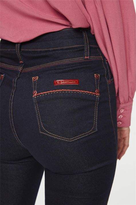 Calca-Jeans-Escuro-Jegging-Pesponto-Ocre-Detalhe-1--