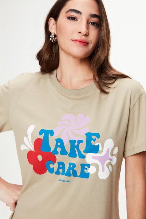 Camiseta-com-Estampa-Take-Care-Frente--