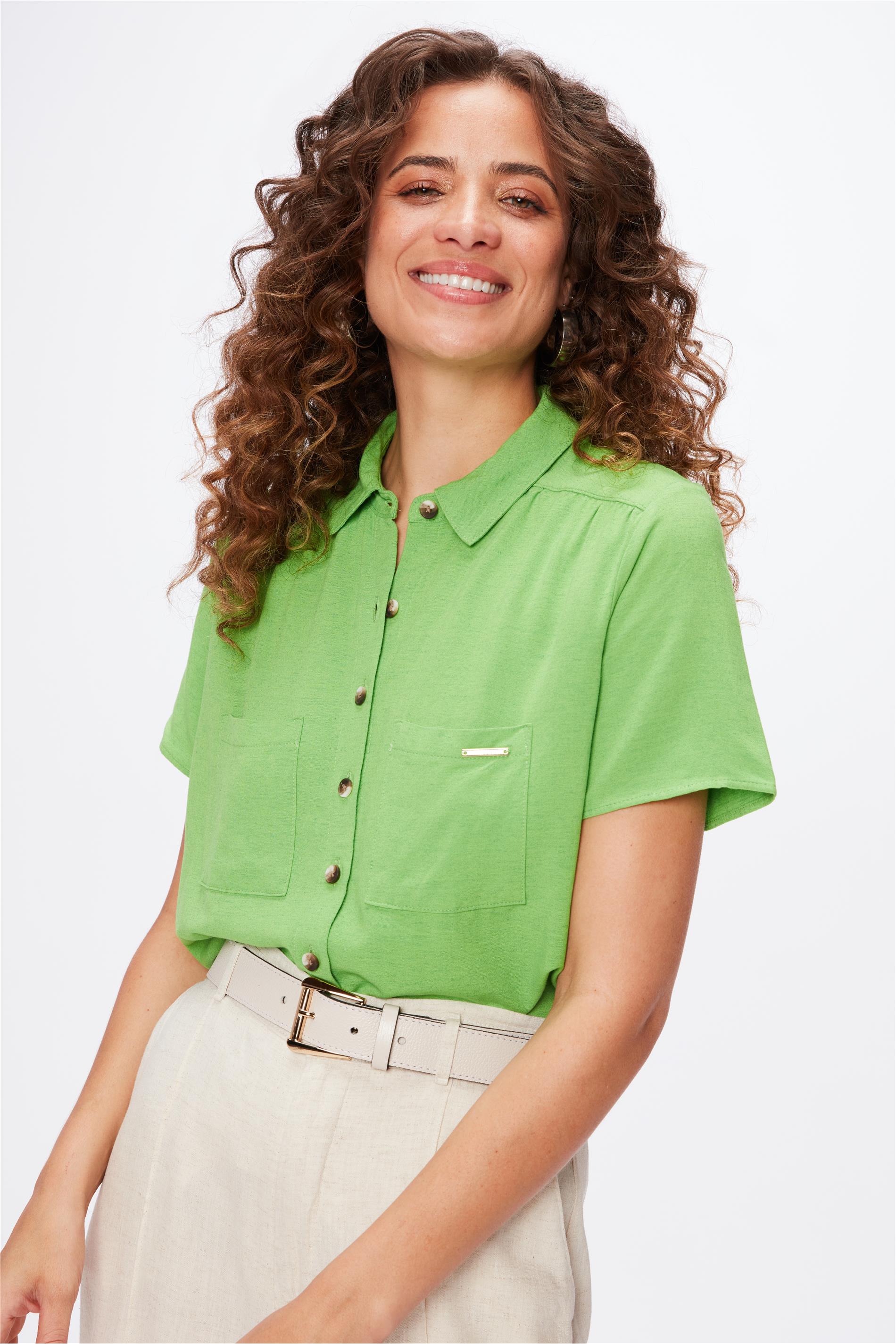 Camisa com Bolsos Quadrados e Botões